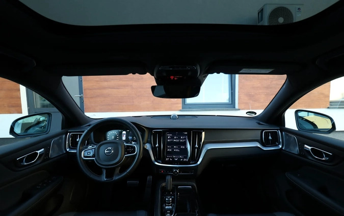 Volvo V60 cena 116500 przebieg: 182400, rok produkcji 2019 z Zelów małe 781